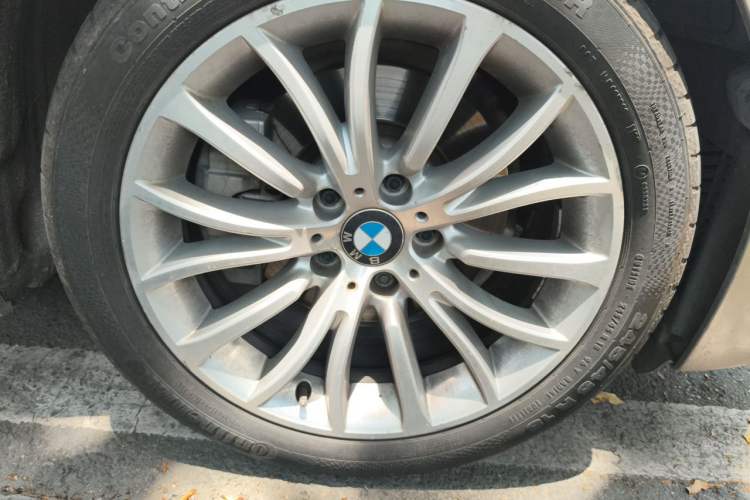 Used BMW 5 Series 2017 525Li Luxury Design Package Right Front Wheel Hub
