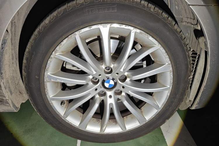 Used BMW 5 Series 2017 525Li Luxury Design Package Right Front Wheel Hub