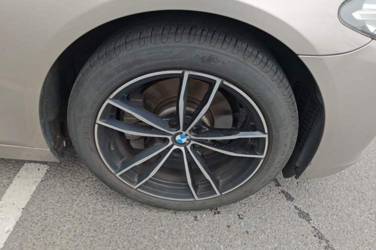 Used BMW 5 Series 2017 525Li Luxury Design Package Right Front Wheel Hub