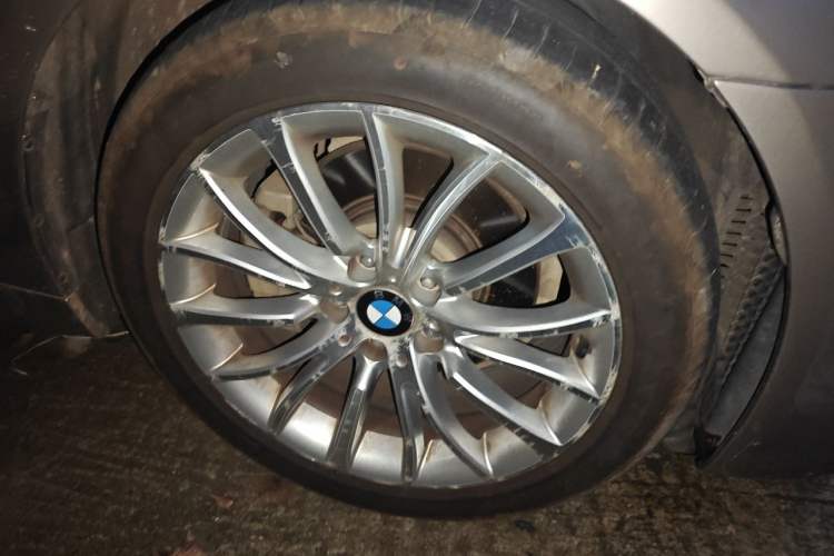 Used BMW 5 Series 2017 525Li Luxury Design Package Right Front Wheel Hub