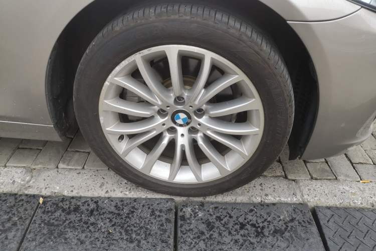 Used BMW 5 Series 2017 525Li Luxury Design Package Right Front Wheel Hub
