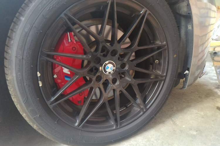 Used BMW 5 Series 2017 525Li Luxury Design Package Right Front Wheel Hub