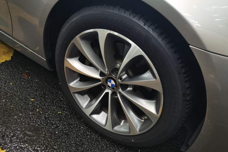 Used BMW 5 Series 2017 525Li Leading Model Right Front Wheel Hub