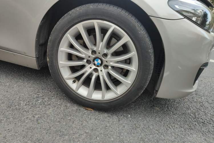 Used BMW 5 Series 2017 525Li Luxury Design Package Right Front Wheel Hub