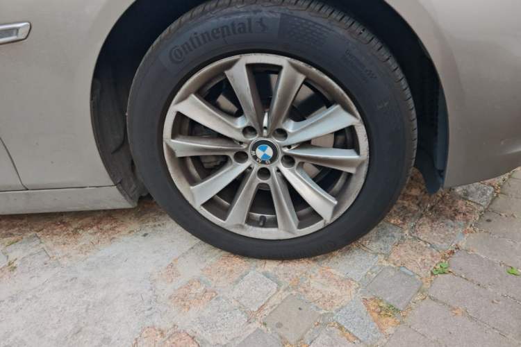 Used BMW 5 Series 2017 520Li Elegant Edition Right Front Wheel Hub