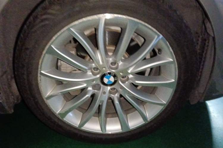 Used BMW 5 Series 2017 525Li Luxury Design Package Right Front Wheel Hub