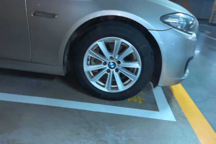 Used BMW 5 Series 2017 520Li Elegant Edition Right Front Wheel Hub