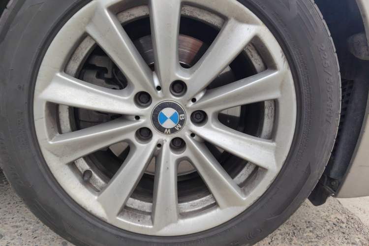 Used BMW 5 Series 2017 520Li Elegant Edition Right Front Wheel Hub