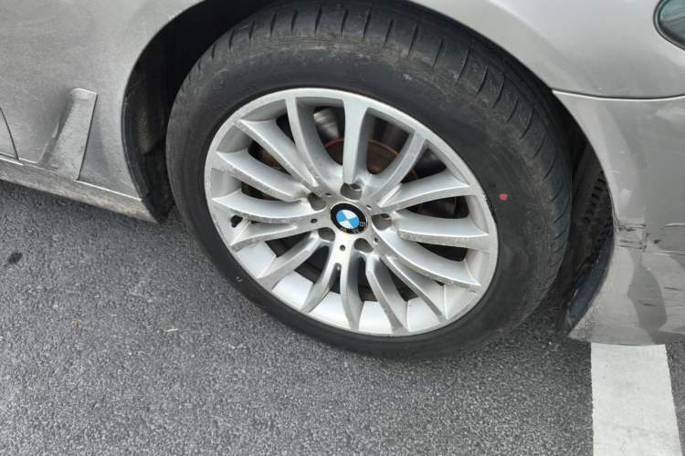 Used BMW 5 Series 2017 525Li Luxury Design Package Right Front Wheel Hub