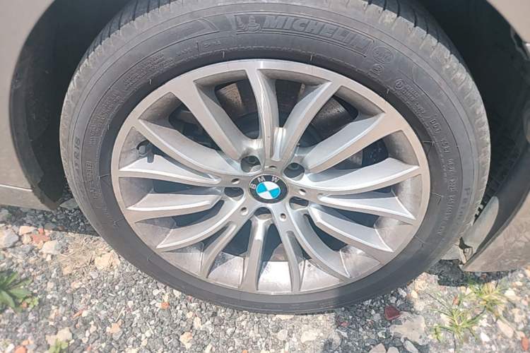 Used BMW 5 Series 2017 525Li Leading Model Right Front Wheel Hub