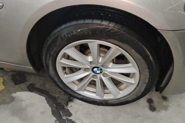 Used BMW 5 Series 2017 520Li Elegant Edition Right Front Wheel Hub