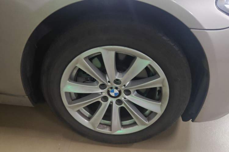 Used BMW 5 Series 2017 520Li Elegant Edition Right Front Wheel Hub