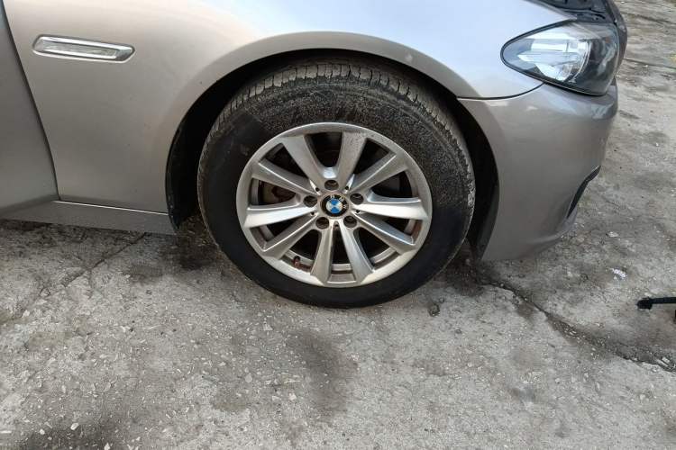 Used BMW 5 Series 2017 520Li Elegant Edition Right Front Wheel Hub