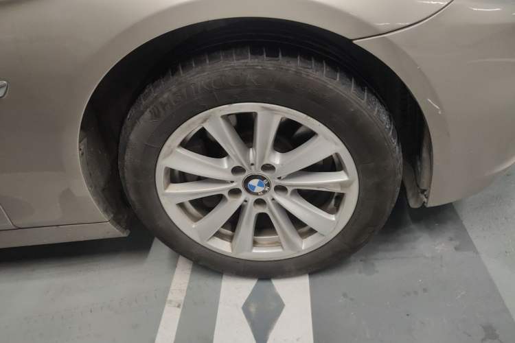 Used BMW 5 Series 2017 520Li Elegant Edition Right Front Wheel Hub