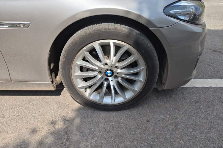 Used BMW 5 Series 2017 525Li Luxury Design Package Right Front Wheel Hub