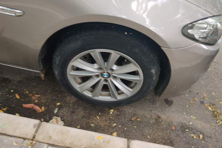 Used BMW 5 Series 2017 520Li Elegant Edition Right Front Wheel Hub