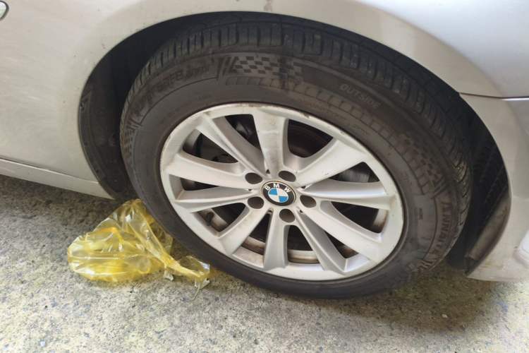Used BMW 5 Series 2017 520Li Elegant Edition Right Front Wheel Hub