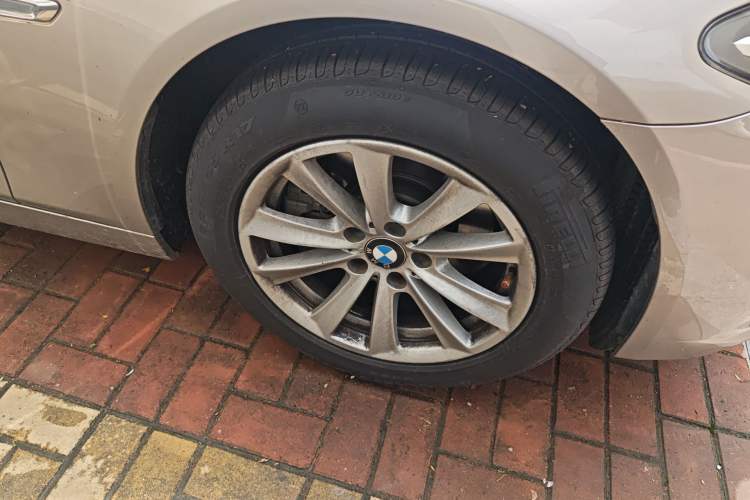 Used BMW 5 Series 2017 520Li Elegant Edition Right Front Wheel Hub