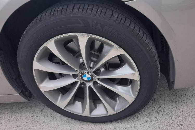 Used BMW 5 Series 2017 525Li Leading Model Right Front Wheel Hub