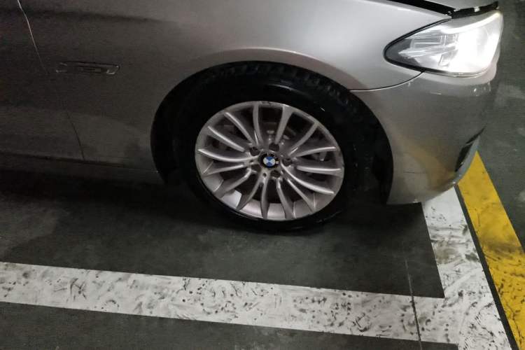 Used BMW 5 Series 2017 525Li Luxury Design Package Right Front Wheel Hub