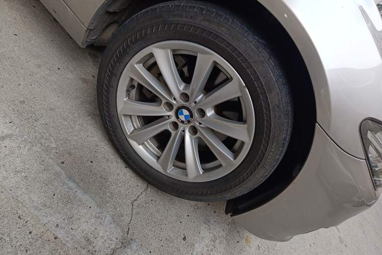 Used BMW 5 Series 2017 520Li Elegant Edition Right Front Wheel Hub