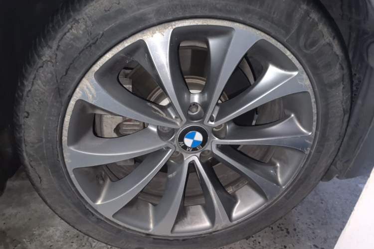 Used BMW 5 Series 2017 525Li Leading Model Right Front Wheel Hub