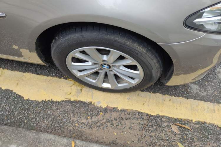 Used BMW 5 Series 2017 520Li Elegant Edition Right Front Wheel Hub
