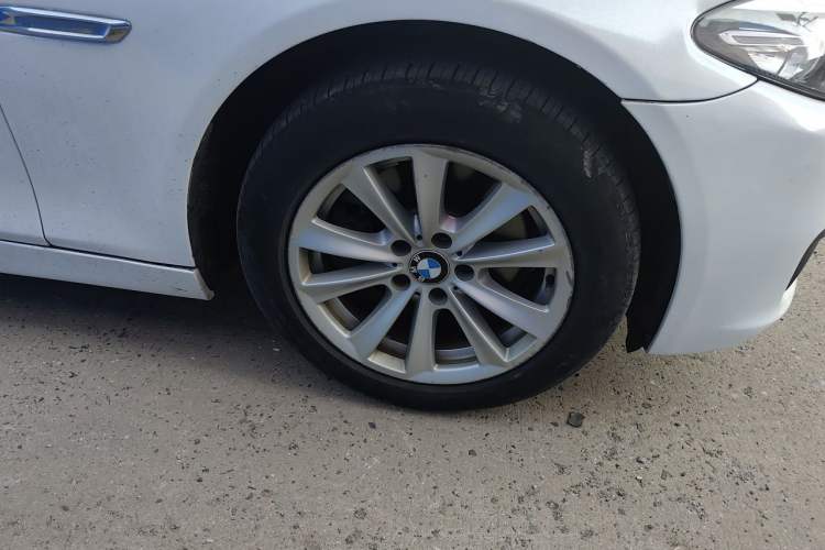 Used BMW 5 Series 2017 520Li Elegant Edition Right Front Wheel Hub