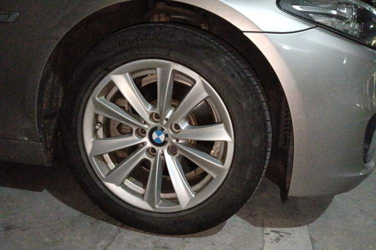 Used BMW 5 Series 2017 520Li Elegant Edition Right Front Wheel Hub