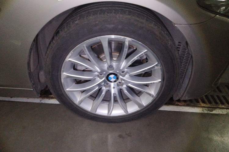Used BMW 5 Series 2017 525Li Luxury Design Package Right Front Wheel Hub
