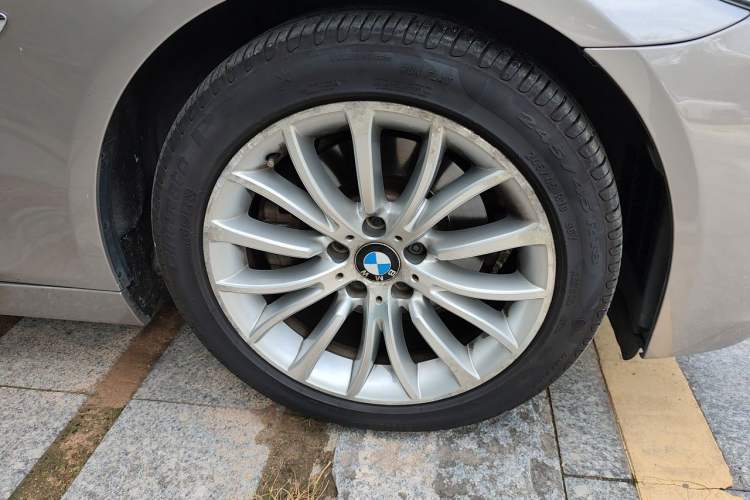 Used BMW 5 Series 2017 525Li Luxury Design Package Right Front Wheel Hub