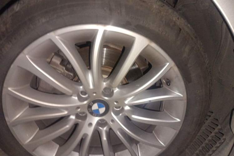 Used BMW 5 Series 2017 525Li Luxury Design Package Right Front Wheel Hub