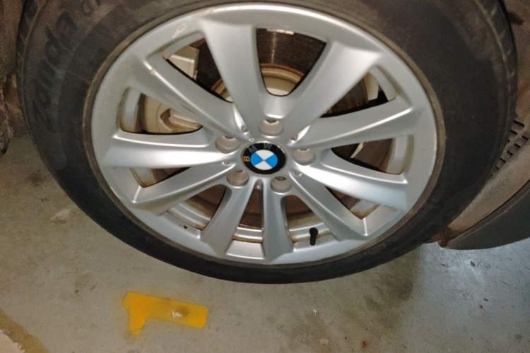 Used BMW 5 Series 2017 520Li Elegant Edition Right Front Wheel Hub