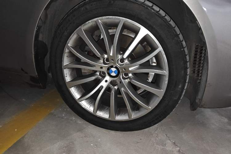 Used BMW 5 Series 2017 525Li Luxury Design Package Right Front Wheel Hub