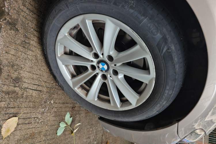 Used BMW 5 Series 2017 520Li Elegant Edition Right Front Wheel Hub