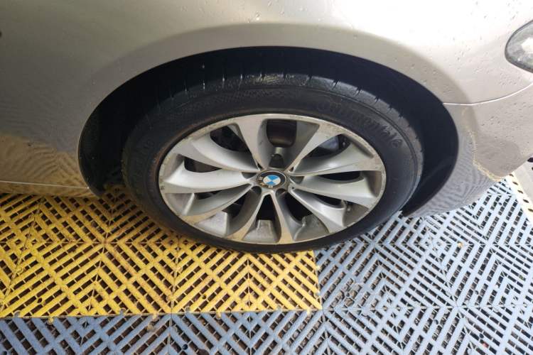 Used BMW 5 Series 2017 525Li Leading Model Right Front Wheel Hub