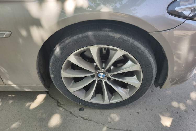 Used BMW 5 Series 2017 525Li Leading Model Right Front Wheel Hub