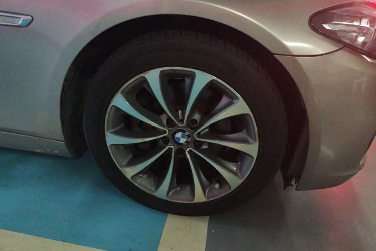 Used BMW 5 Series 2017 525Li Leading Model Right Front Wheel Hub