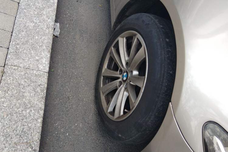 Used BMW 5 Series 2017 520Li Elegant Edition Right Front Wheel Hub