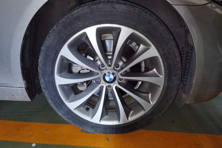 Used BMW 5 Series 2017 525Li Leading Model Right Front Wheel Hub