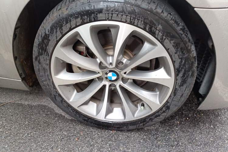 Used BMW 5 Series 2017 525Li Leading Model Right Front Wheel Hub
