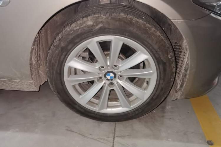 Used BMW 5 Series 2017 520Li Elegant Edition Right Front Wheel Hub