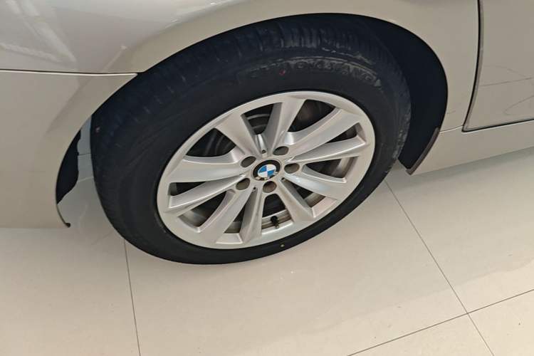 Used BMW 5 Series 2017 520Li Elegant Edition Right Rear Wheel Hub