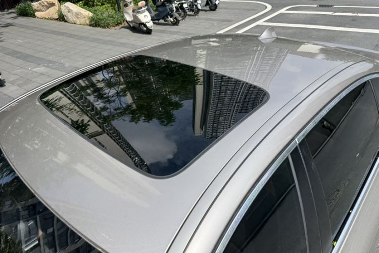 Used BMW 5 Series 2017 525Li Leading Model Roof