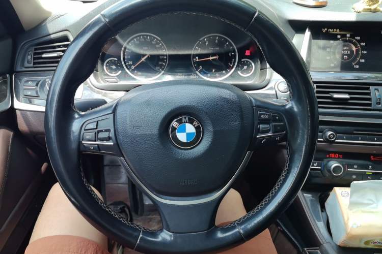 Used BMW 5 Series 2017 525Li Luxury Design Package Steering Wheel