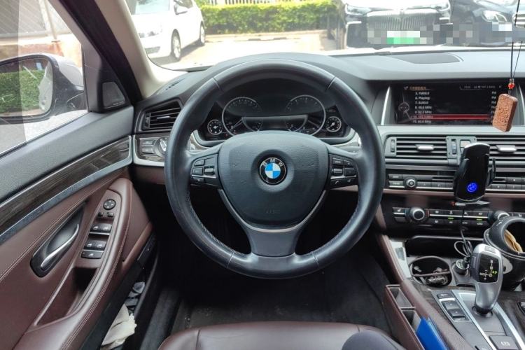 Used BMW 5 Series 2017 525Li Luxury Design Package Steering Wheel