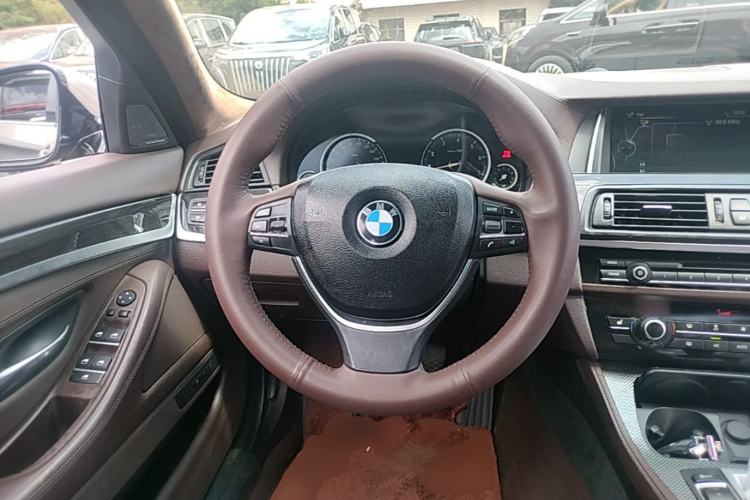 Used BMW 5 Series 2017 525Li Leading Model Steering Wheel