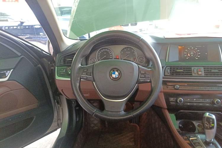 Used BMW 5 Series 2017 520Li Elegant Edition Steering Wheel