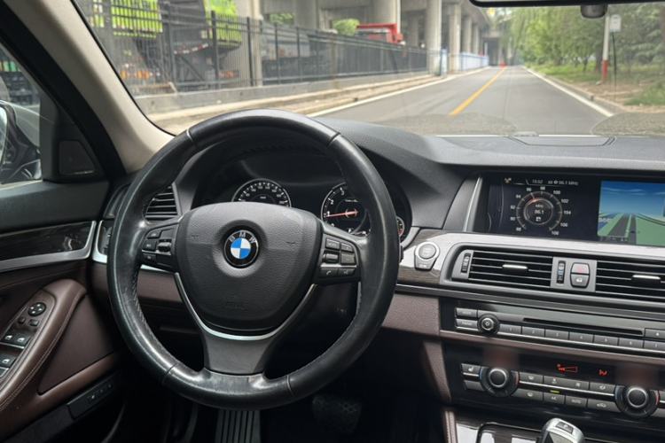 Used BMW 5 Series 2017 525Li Luxury Design Package Steering Wheel