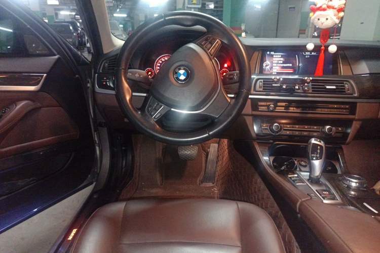 Used BMW 5 Series 2017 525Li Luxury Design Package Steering Wheel